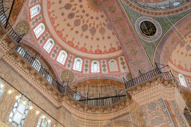 Yeni Cami olarak bilinen Yeni Cami, İstanbul, Türkiye 'de bulunan ikonik bir cami