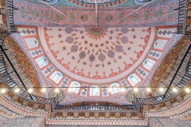 Yeni Cami olarak bilinen Yeni Cami, İstanbul, Türkiye 'de bulunan ikonik bir cami