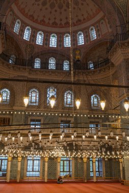 Yeni Cami olarak bilinen Yeni Cami, İstanbul, Türkiye 'de bulunan ikonik bir cami