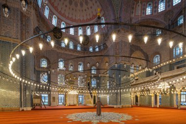 Yeni Cami olarak bilinen Yeni Cami, İstanbul, Türkiye 'de bulunan ikonik bir cami