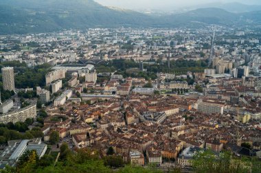 Bastille 'in yükseklerinden Grenoble manzarası. Fransa