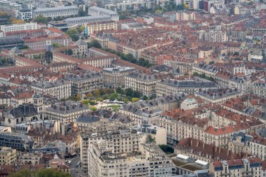 Bastille 'in yükseklerinden Grenoble manzarası. Fransa