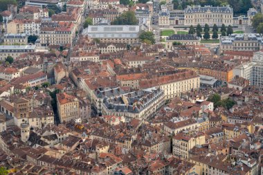 Bastille 'in yükseklerinden Grenoble manzarası. Fransa