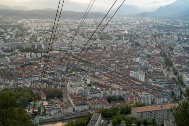 Bastille 'in yükseklerinden Grenoble manzarası. Fransa