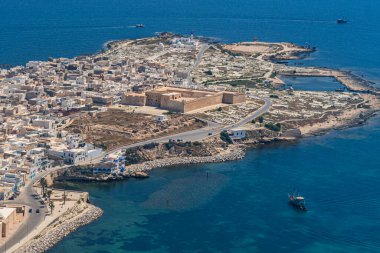 Tunus kıyılarının ve Mahdia şehrinin havadan görünüşü.