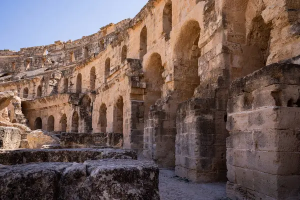 El Jem Kolezyumu. Afrika 'daki en büyük Roma amfitiyatrosu. Unesco Dünya Mirası.