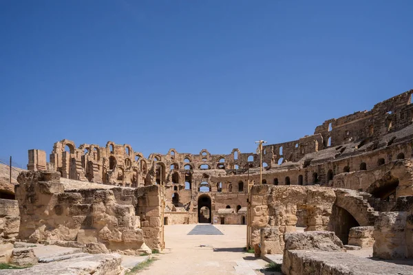 El Jem Kolezyumu. Afrika 'daki en büyük Roma amfitiyatrosu. Unesco Dünya Mirası.