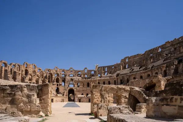El Jem Kolezyumu. Afrika 'daki en büyük Roma amfitiyatrosu. Unesco Dünya Mirası.