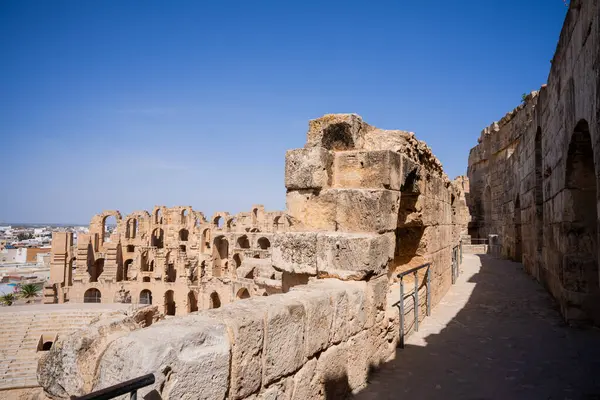 El Jem Kolezyumu. Afrika 'daki en büyük Roma amfitiyatrosu. Unesco Dünya Mirası.
