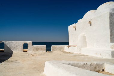 Güney Tunus 'taki Cerba-Sidi Yati adasındaki tarihi cami.