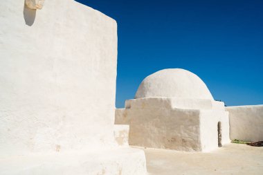 Güney Tunus 'taki Cerba-Sidi Yati adasındaki tarihi cami.