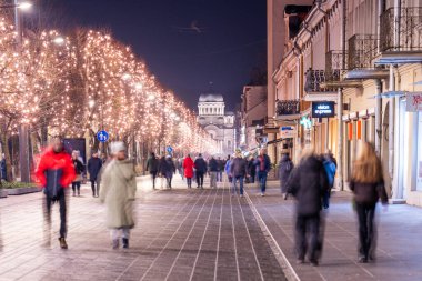 Kaunas 'ın geceleyin görünüşü - Litvanya