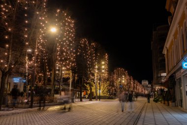 Kaunas 'ın geceleyin görünüşü - Litvanya