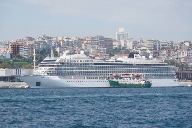 ISTANBUL, TURKIYE - 27 Ağustos 2022: Galatport İstanbul 'da MV Viking Hava Yolları Gemisi. Gemi 47,842 GT ve 930 kapasiteli.