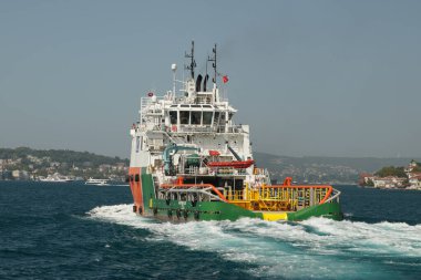 İSTANBUL, TURKIYE - 28 Ağustos 2022: İstanbul Boğazı 'ndan geçen Ametrine Yiğit Çapa Gemisi