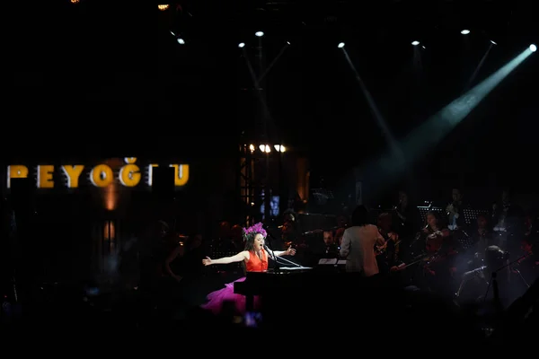 Istanbul Turkey June 2022 Turkish Singer Karsu Donmez Concert Beyoglu — Stock fotografie
