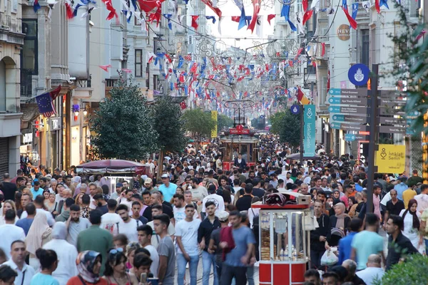 Istanbul Turkiye September 2022 Mensen Istiklal Avenue Waar Meest Populaire — Stockfoto