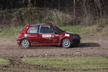 KOCAELI, TURKEY - 26 Aralık 2021: Orcun Kuscu, Türkiye Rallycross Şampiyonası sırasında Peugeot 106 GTI sürdü.