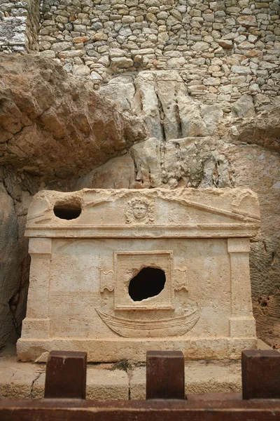 トルコのアンタルヤ市クムルカにあるオリンパス古代都市のキャプテンEudemosの石棺 — ストック写真