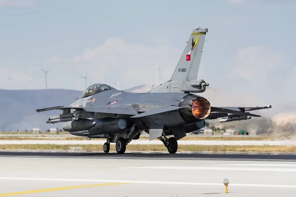 Konya Turkieye 2022年6月30日 トルコ空軍一般ダイナミクスF 16C戦闘ファルコン アナトリアイーグル空軍演習中のKonya空港からの離陸 ストック写真