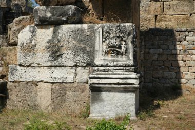 Geyre, Aydın ve Türkiye 'deki Afrodizya Antik Kentinde Hadrianik Hamamları