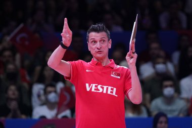 ANKARA, TURKIYE - HAZİRAN 05, 2022: Ankara Arena 'da oynanan Türkiye vs Belçika VNL Havuz karşılaşmasında teknik direktör Giovanni Guidetti