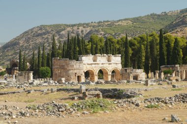 Pamukkale 'deki Hierapolis Antik Kenti' nin ön kapısı, Denizli Şehri, Türkiye