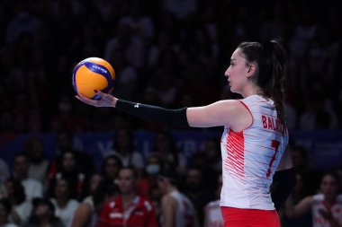 ANKARA, TURKIYE - Haziran 03, 2022: Baladin Hande, Ankara Arena 'da oynanan Türkiye-Çin VNL Havuz Maçı' nda görev yapıyor