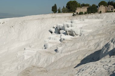 Denizkiye 'de Pamukkale' de Travertines Terasları