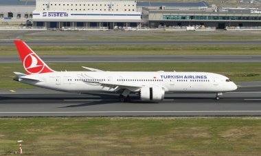 ISTANBUL, TURKIYE - OCTOBER 01, 2022: Turkish Airlines Boeing 787-9 (65810) landing to Istanbul International Airport
