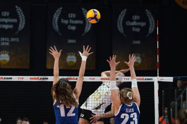 ISTANBUL, TURKIYE - NOVEMBER 06, 2022: Hande Naz Simsek and Ilka Van de Vyver in action during Vakifbank vs Sigorta Shop Turkish Sultans League match in Vakifbank Sport Hall