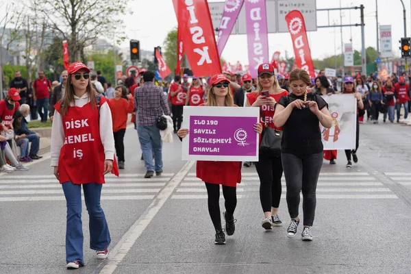 stock image ISTANBUL, TURKEY - MAY 01, 2022: People march in International Workers Day