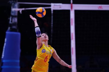 ANKARA, TURKIYE - Haziran 05, 2022: Gong Xiangyu, Ankara Arena 'da oynanan Tayland-Çin VNL Havuz Maçı' nda görev yapıyor