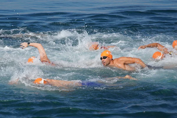 Istanbul Turkiye July 2022 Спортсмени Змагаються Плаванні Компонентів Акватлону Під — стокове фото