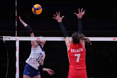 ANKARA, TURKIYE - 14 Temmuz 2022: Ankara Arena 'da oynanan Türkiye-Tayland VNL çeyrek final maçında Baladin Hande görev başında