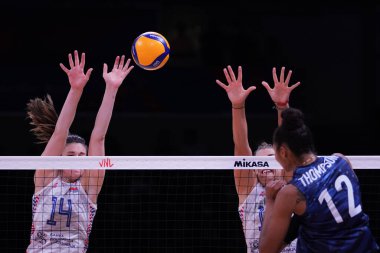 ANKARA, TURKIYE - 13 Temmuz 2022: Aleksiç Maja, ABD 'nin Sırbistan' a karşı oynadığı VNL çeyrek final maçında Ankara Arena 'da eylem halinde