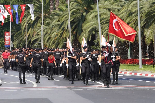 Istanbul Turkiye August 2022 Politie Marcheert Tijdens 100Ste Verjaardag Van — Stockfoto