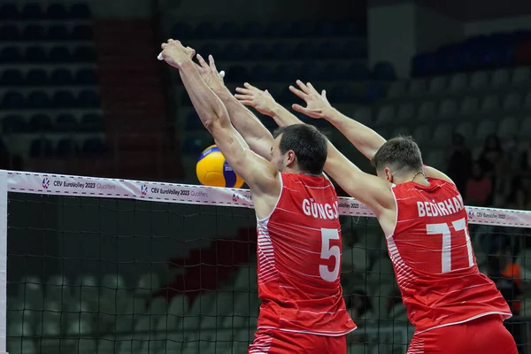 stock image ISTANBUL, TURKIYE - AUGUST 10, 2022: Baturalp Burak Gungor and Bedirhan Bulbul in action during Turkiye Mens vs Denmark Mens European Championship Qualification match in Burhan Felek Sport Hall