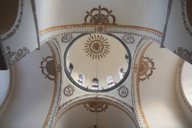 İSTANBUL, TÜRKİYE - 25 Şubat 2023: Fatih ilçesindeki Vefa Kilisesi Camii Kubbesi