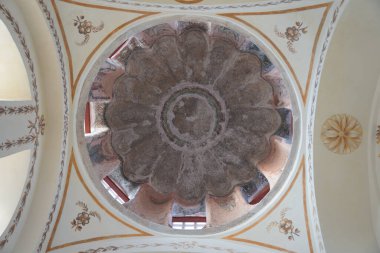 İSTANBUL, TÜRKİYE - 25 Şubat 2023: Fatih ilçesindeki Vefa Kilisesi Camii 'ndeki Kubbe Mozaiği