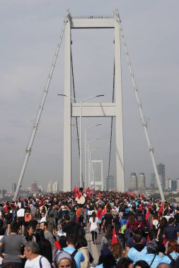 İSTANBUL, TURKEY - Kasım 06, 2022: 44 'te koşan sporcular. Bir yarışta iki kıtayı kapsayan İstanbul maratonu.