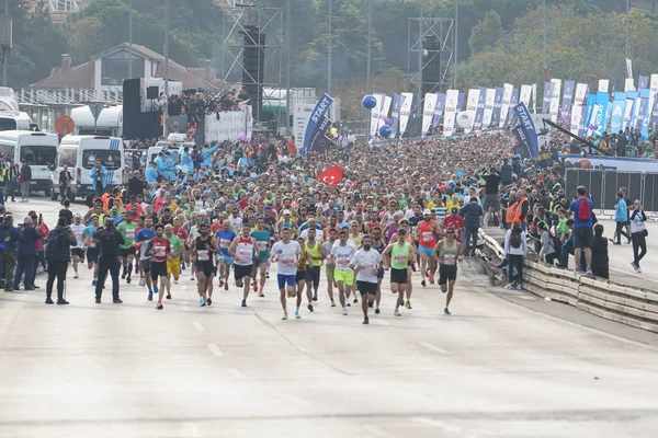 stock image ISTANBUL, TURKEY - NOVEMBER 06, 2022: Athletes running in 44. Istanbul marathon which includes two continents in one race.