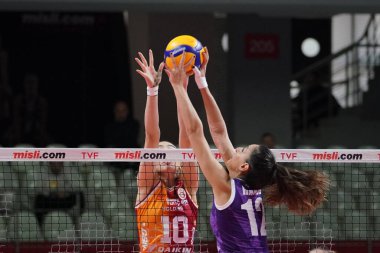 ISTANBUL, TURKIYE - 13 Kasım 2022: Hande Naz Şimşek, Burhan Felek Spor Salonu 'nda oynanan Galatasaray HDI Sigorta-Sigorta Dükkanı Türkiye Sultanlar Ligi karşılaşmasında