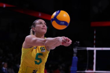 ANKARA, TURKIYE - 13 Temmuz 2022: Zalewski Daroit Moreira Priscila Brezilya 'da Japonya - Japonya VNL çeyrek final maçı Ankara Arena' da