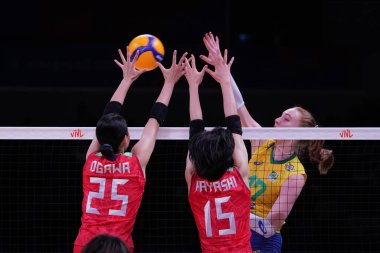 ANKARA, TURKIYE - 13 Temmuz 2022: Ogawa Erina ve Hayashi Kotona, Ankara Arena 'da oynanan Japonya vs Japonya VNL Çeyrek Final karşılaşmasında