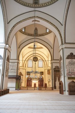 BURSA, TURKIYE - Nisan 09, 2023: Bursa Ulu Camii, Bursa City. Cami, mimar Ali Neccar tarafından 1396-1399 yıllarında tasarlanıp inşa edilmiştir.