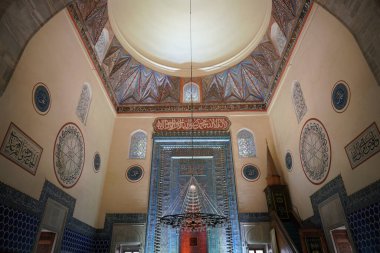 BURSA, TURKIYE - 09 Nisan 2023: Bursa 'nın doğu yakasındaki Yesil Camii. Cami inşaatı 1412 yılında tamamlandı.