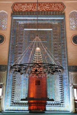 BURSA, TURKIYE - 09 Nisan 2023: Bursa 'nın doğu yakasındaki Yesil Camii. Cami inşaatı 1412 yılında tamamlandı.