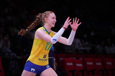 ANKARA, TURKIYE - 13 Temmuz 2022: Brezilya 'da Bergmann Julia Isabelle ile Ankara Arena' da oynanan Japonya-VNL çeyrek final maçı