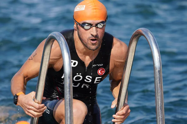 Istanbul Turquia Julho 2022 Atleta Indefinido Competindo Componente Natação Aquatlo — Fotografia de Stock